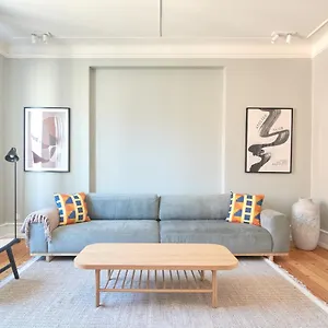 https://lovely-apt-by-the-cph-lakes-city-center.copenhagenhotelselect.com