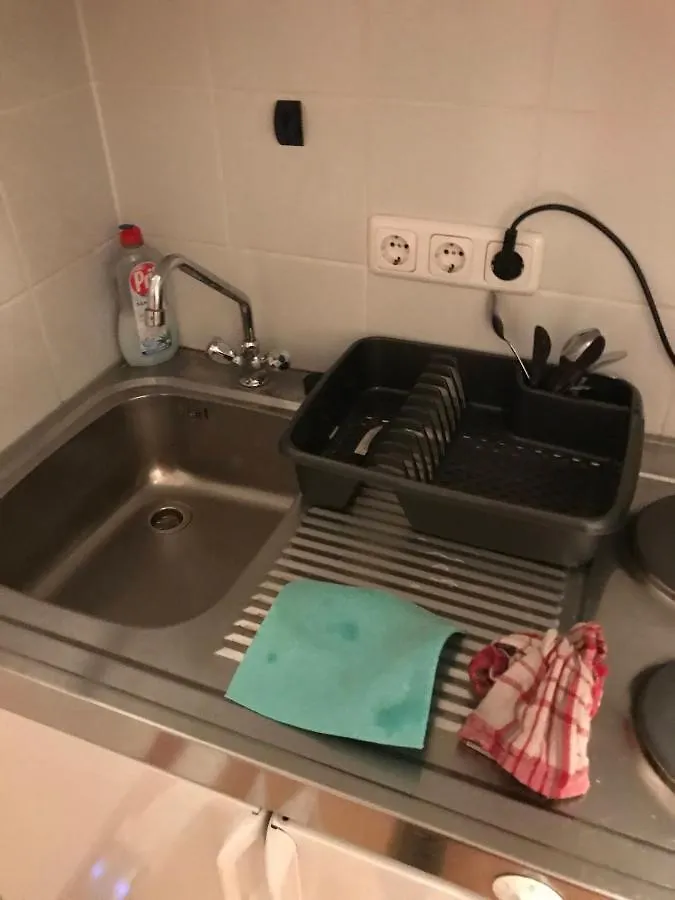 Live Easy With Balcony,Netflix, Quiet, Close To Football Stadium, Direct Train Connection, Espresso Maker Λειψία Διαμέρισμα